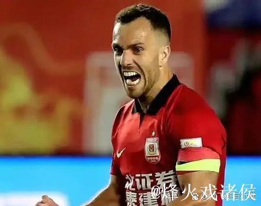 足球报：国足中场 杨明洋、塞尔吉尼奥是最大变数？