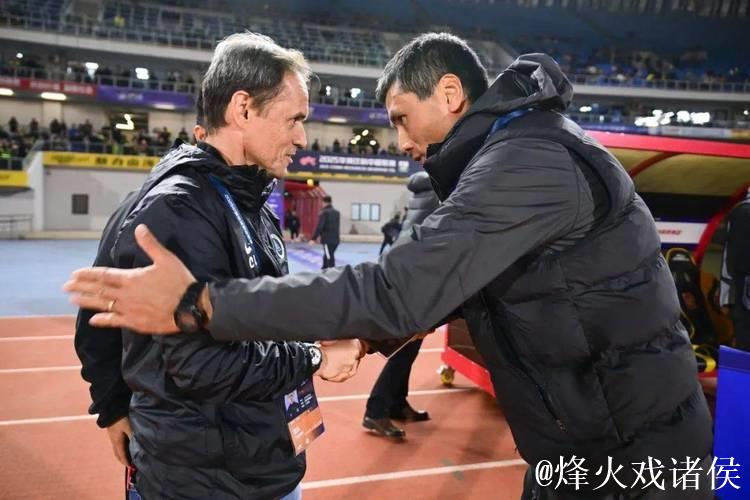 深圳新鹏城连续两场零封 主教练拉坦齐奥很满意