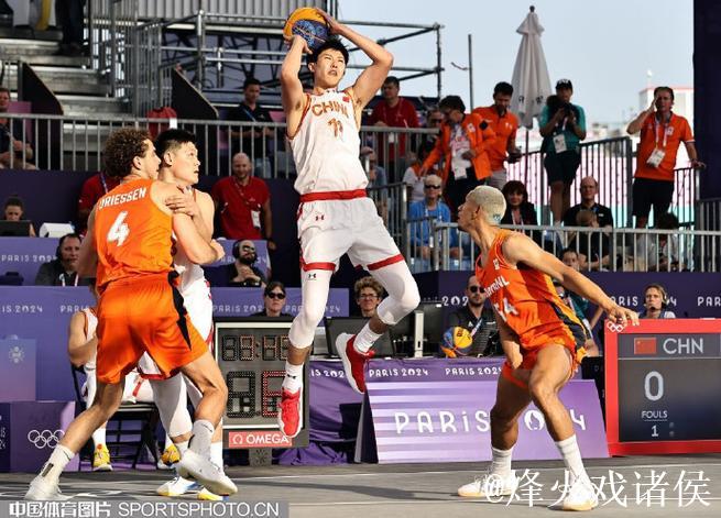 三人男篮-中国男篮16-21荷兰 张宁7分4篮板